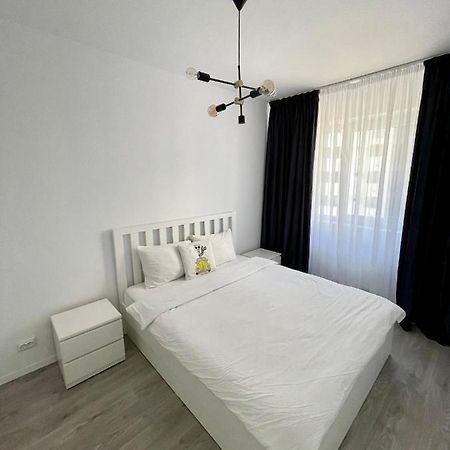 Cozy 1 Bedroom Apartment Oradea Exterior foto