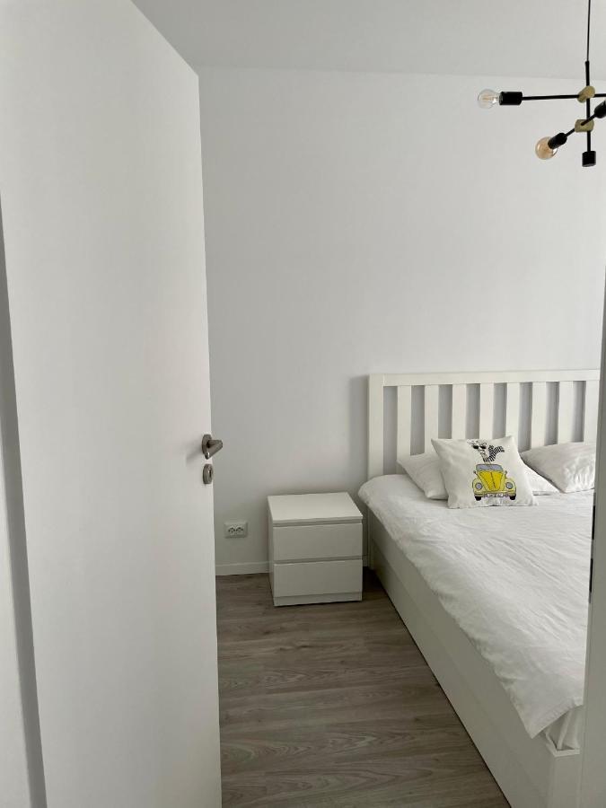 Cozy 1 Bedroom Apartment Oradea Exterior foto
